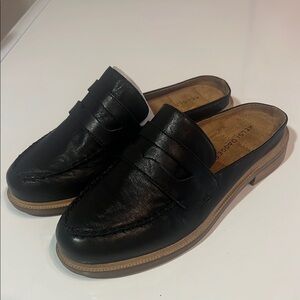 Kelsi Dagger Black Leather Loafer Mule Design